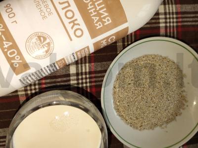 Lengvas pusryčių patiekalas su raugintu pienu Žingsnis 1