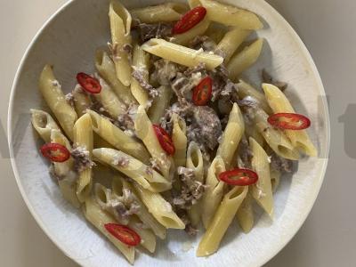 Penne makaronai su jautiena ir aštriu pipiru grietinėlės padaže pagrindine nuotrauka
