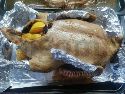 Antis orkaitėje su džiovintais abrikosais ir čili kečupu Žingsnis 10