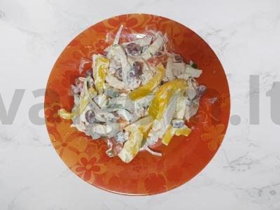 Originalus salotas su rūkytomis vištienos krūtinėlėmis pagrindine nuotrauka