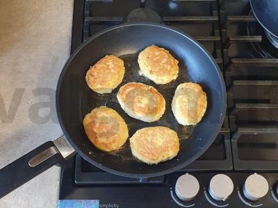 Kotletai su menkėmis ir lydytu sūriu Žingsnis 8