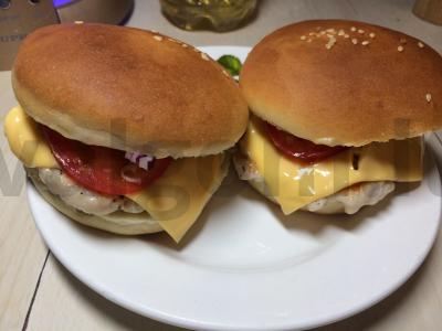 Namų burgeriai su jautienos bifšteksu pagrindine nuotrauka