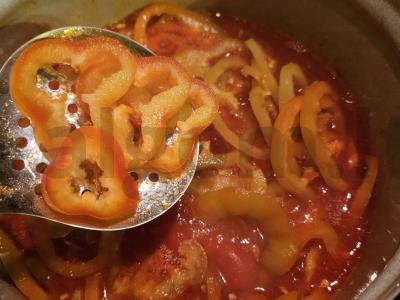 Namų stiliaus pipirų ir pomidorų lečo Žingsnis 3