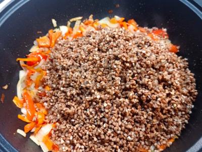 Vegetariška grikių košė su daržovėmis Žingsnis 3