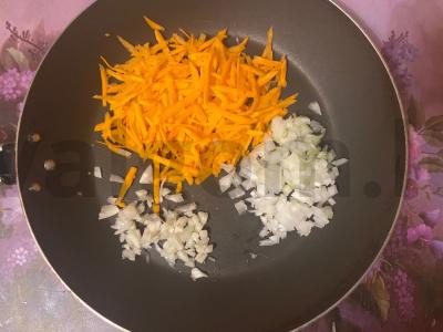 Bulvės su kalakutiena ir daržovėmis „Po-lapušenkiškai“ Žingsnis 2