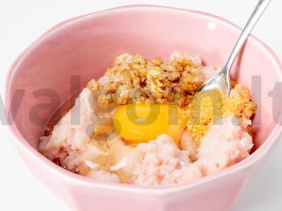 Kalakutienos mėsos kepinys su putpelių kiaušiniais Žingsnis 1