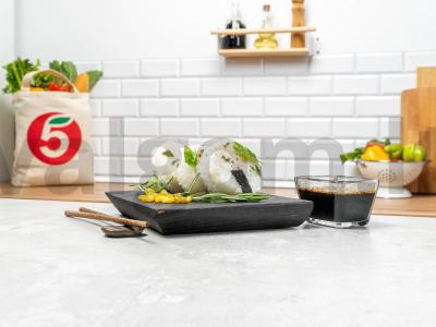 Onigiri su vištiena pagrindine nuotrauka