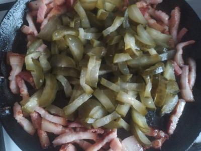 Sultinys su rūkytais mėsos gaminiais ir kvapniais žalumynais Žingsnis 2