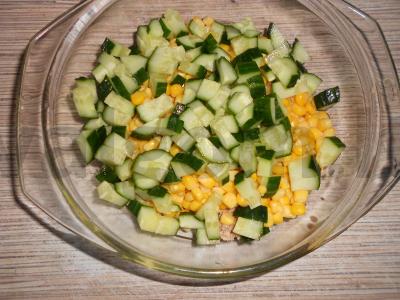 Salotos su tunu, kukurūzais ir kietuoju sūriu Žingsnis 4