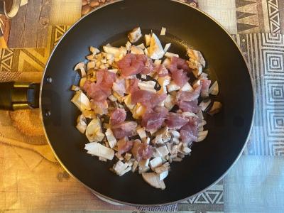 Patiekalas „Judai“ su kiauliena ir grybais Žingsnis 3