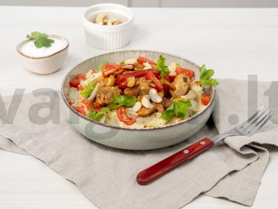 Kalakutienos filė su anakardžiais pagrindine nuotrauka