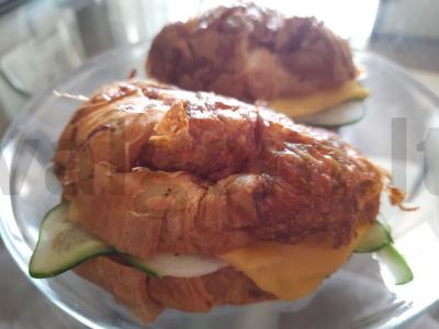 Kruasanai su kalakutiena ir sūriu pagrindine nuotrauka