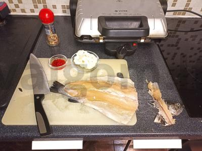 Ant groteli kepta upėtakis su žiediniu kopūstu Žingsnis 1