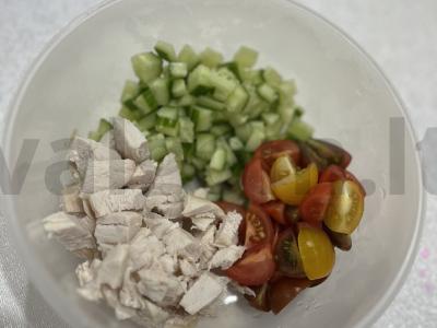 Vištienos krūtinėlės salotos Žingsnis 2