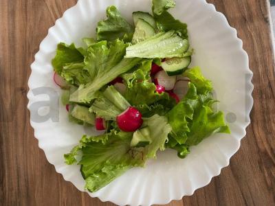 Vasaros salotos su ridikėliais ir česnako pipirais Žingsnis 3