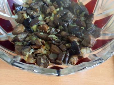 Salotas „Džiaugsmas“ su daržovėmis, grybais ir korėjietiška morkų salotomis Žingsnis 4