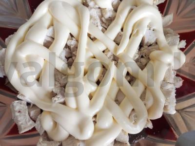 Salotas „Džiaugsmas“ su daržovėmis, grybais ir korėjietiška morkų salotomis Žingsnis 5