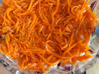 Salotas „Džiaugsmas“ su daržovėmis, grybais ir korėjietiška morkų salotomis Žingsnis 6