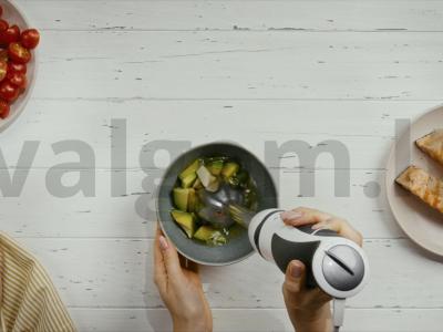 Salotos su lašiša ir švelniu avokado kreminiu padažu Žingsnis 6