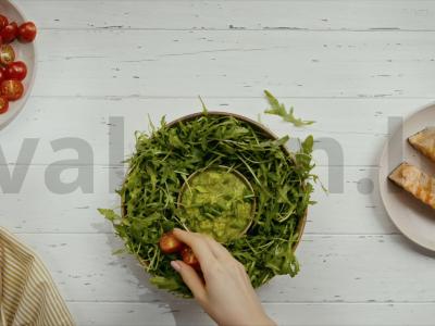 Salotos su lašiša ir švelniu avokado kreminiu padažu Žingsnis 8