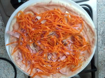 Pica su korėjietiška morkų salotomis mikrobangų krosnelėje Žingsnis 4