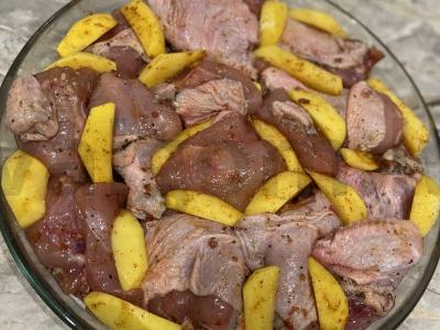 Kaimiškos bulvės su traškia vištiena Žingsnis 4