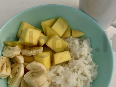 Ryžių košė su kokosų pienu ir vaisiais pagrindine nuotrauka