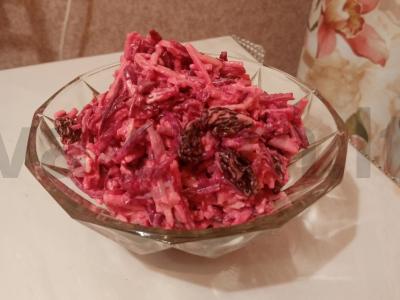 Naudingas salotas iš burokėlių ir razinų su grietine Žingsnis 5