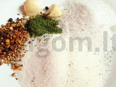 Marinuoti agurkai su paprikomis Žingsnis 4