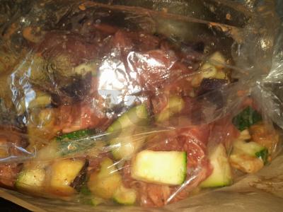 Kepinta kiaulienos kaklas, kepta su daržovėmis Žingsnis 3