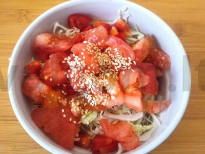 Salotas su konservuotais pomidorais ir kopūstais Žingsnis 4