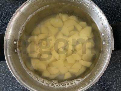 Sriuba su meatballs ir bulguru Žingsnis 1