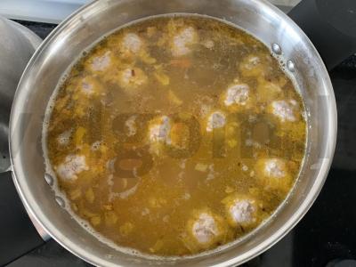 Sriuba su meatballs ir bulguru Žingsnis 4