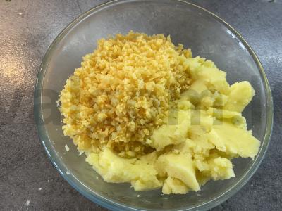 Ossetijos pyragas su sūriu ir bulvėmis Žingsnis 1