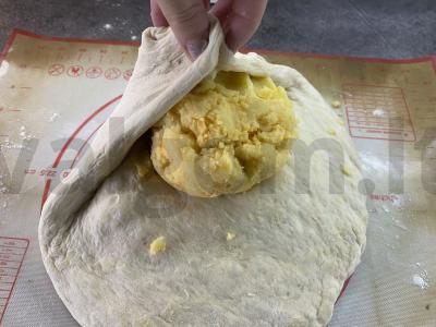 Ossetijos pyragas su sūriu ir bulvėmis Žingsnis 2