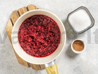 Brusnicų padažas Žingsnis 1