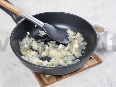 Žiedinės kopūstų krem-supas Žingsnis 1