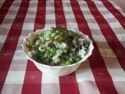 Ryžių, žaliųjų žirnelių ir jūros kopūstų salotas pagrindine nuotrauka