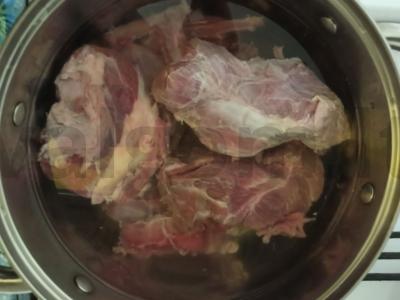 Aštrus kharcho sriuba iš jautienos su ryžiais ir graikiniais riešutais Žingsnis 1