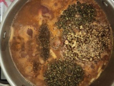 Aštrus kharcho sriuba iš jautienos su ryžiais ir graikiniais riešutais Žingsnis 4