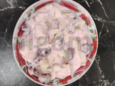 Vaisių salotos su vynuogėmis, bananais ir kriaušėmis su jogurtu Žingsnis 4