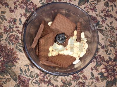 Šokoladinis „Skruzdėlynas“ su žemės riešutais be kepimo Žingsnis 1