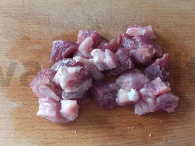 Kepinys multivarke su kiauliena ir prieskoniais Žingsnis 2