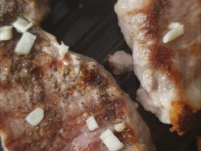 Kiauliena prieskoniuose ant grotelių Žingsnis 3