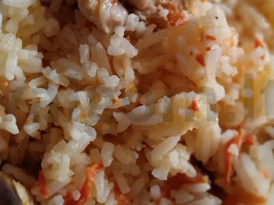 Plovas su mėsa ir šalotų svogūnais pagrindine nuotrauka