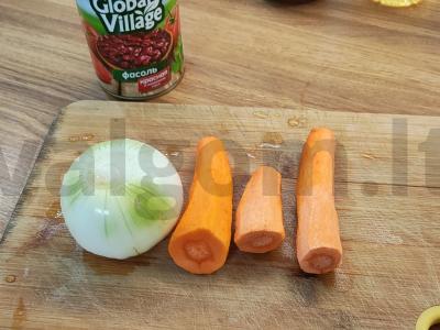 Troškinta pupelė pomidoruose su daržovėmis Žingsnis 1