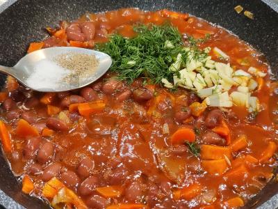 Troškinta pupelė pomidoruose su daržovėmis Žingsnis 8