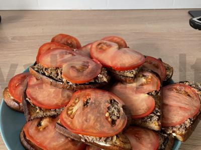 Skanūs sumuštiniai šventiniam stalui pagrindine nuotrauka