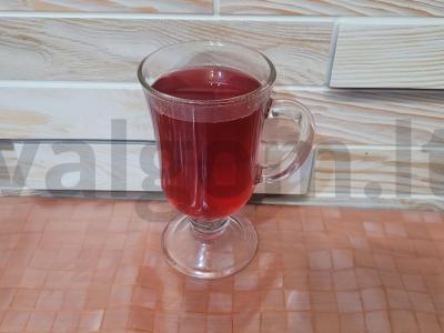 Kvapnus gervuogių ir aviečių kompotas pagrindine nuotrauka