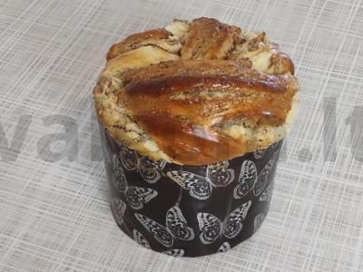 Šventinis kulichas su riešutų įdaru pagrindine nuotrauka